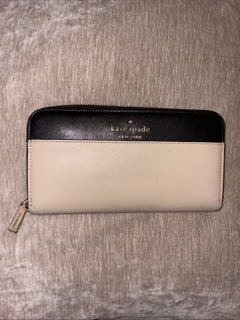 kate spade black and cream zip-around wallet